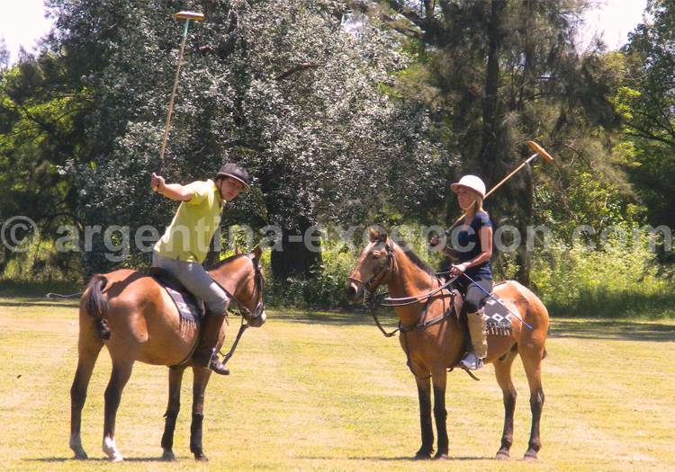 L'enseignement du Polo à une débutante L'enseignement du Polo à une débutante