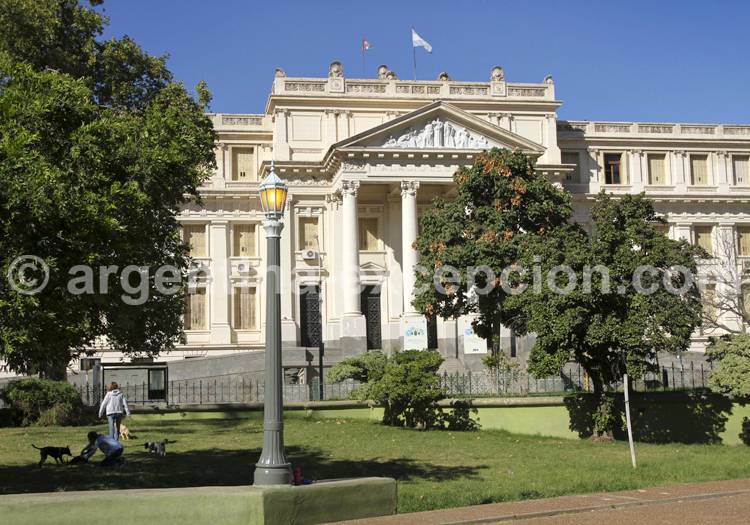 Place de l’Intendance, Tribunal de Cordoba Place de l'Intendance, Tribunal de Cordoba