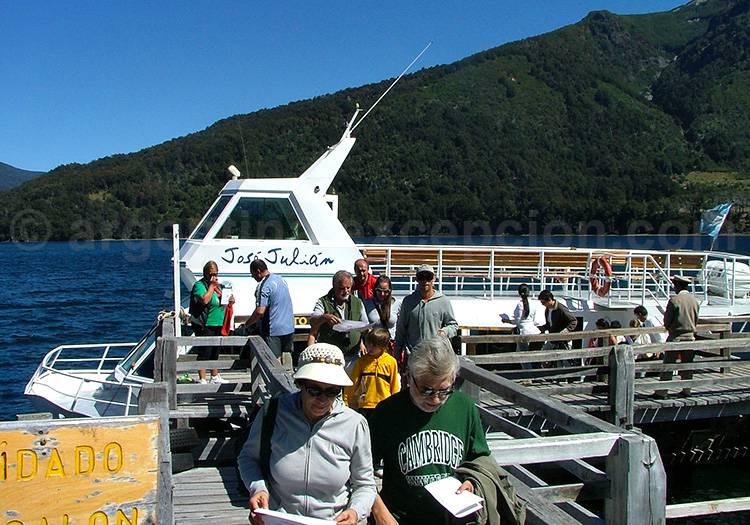 Excursion lacustre au lac Huechulafquen Excursion lacustre au lac Huechulafquen