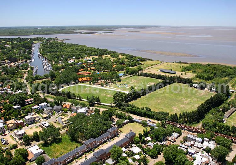 Rio de la Plata et Buenos Aires vus du ciel Rio de la Plata et Buenos Aires vus du ciel