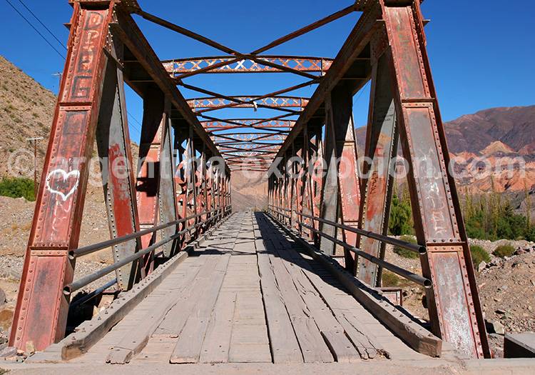 pont menant à la Pucará de Tilcara pont menant a la pucará de tilcara