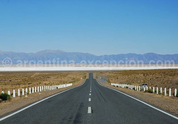 Vue à l'horizon de Salinas Grandes Vue à l'horizon de Salinas Grandes