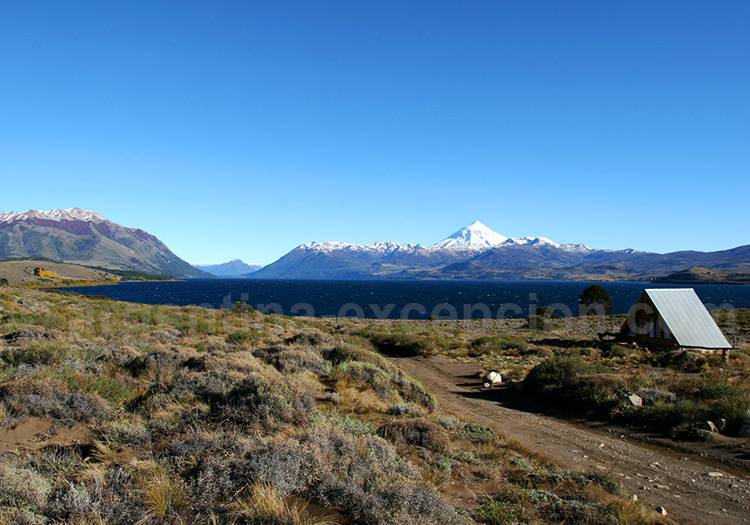 Lac Huechulafquen et volcan Lanin Lac Huechulafquen