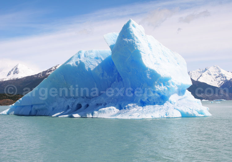 Iceberg sur le Lac Argentino Iceberg sur le Lac Argentino