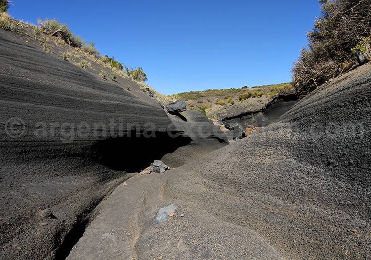 Ravine sur la pente du volcan Malacara Ravine sur la pente du volcan Malacara
