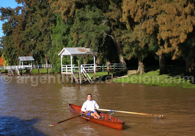 Canoë dans la delta du Parana canoe dans la delta du parana