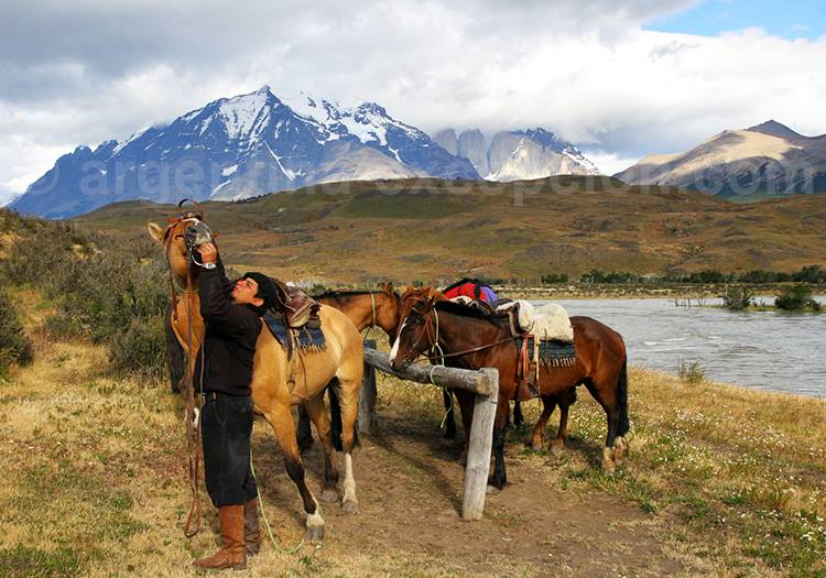 balade à cheval à Torres del Paine balade à cheval à Torres del Paine