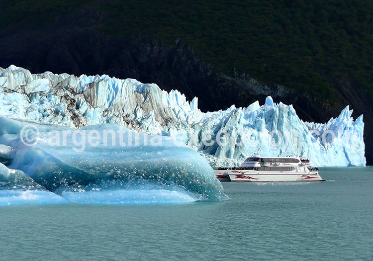 Navigation sur le lac Argentino Navigation sur le lac Argentino