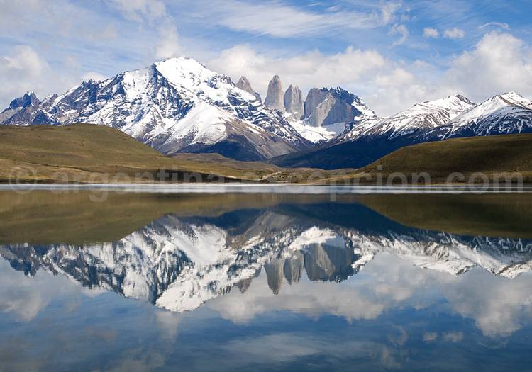 Laguna Verde, Torres del Paine Laguna Verde, Torres del Paine