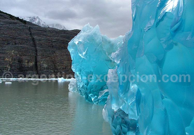 Navigation sur le lago Grey Navigation sur le lago Grey
