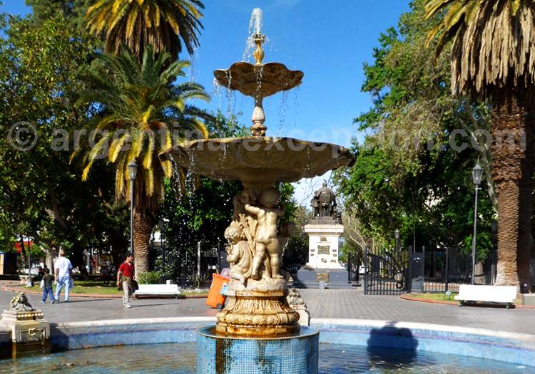 La fontaine de la Place 25 de Mayo, San Juan La fontaine de la Place 25 de Mayo, San Juan