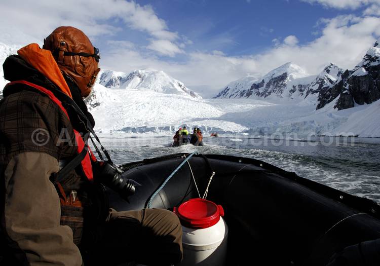 Excursion en zodiac - Crédit C. Lepetit Excursion en zodiac - Crédit C. Lepetit