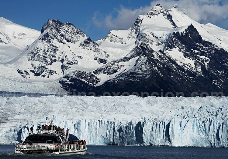 Navigation au pied du glacier Perito Moreno Navigation au pied du glacier Perito Moreno