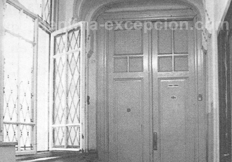 Entrée appartement Saint Exupéry, Galerie Güemes Entrée appartement Saint Exupéry, Galerie Güemes