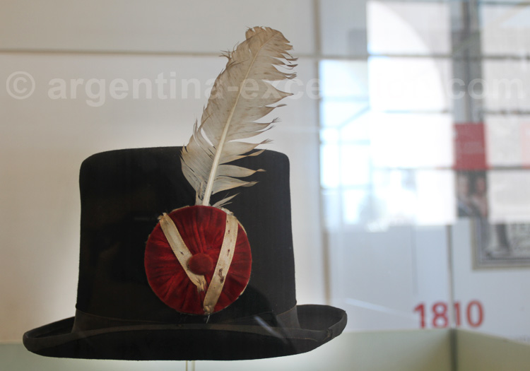 Couvre-chef, uniforme des "Patricios", révolution de Mai 2018 Couvre-chef, uniforme des "Patricios", révolution de Mai 2018