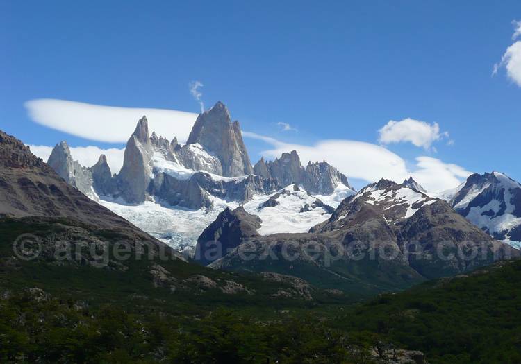 Le Cerro Fitz Roy et l'aiguille Saint-Exupéry Le Cerro Fitz Roy et l'aiguille Saint-Exupéry