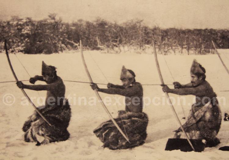 Archers alacalufes en Terre de Feu. Musée Juan Ambrosetti Archers alacalufes en Terre de Feu Musée Juan Ambrosetti