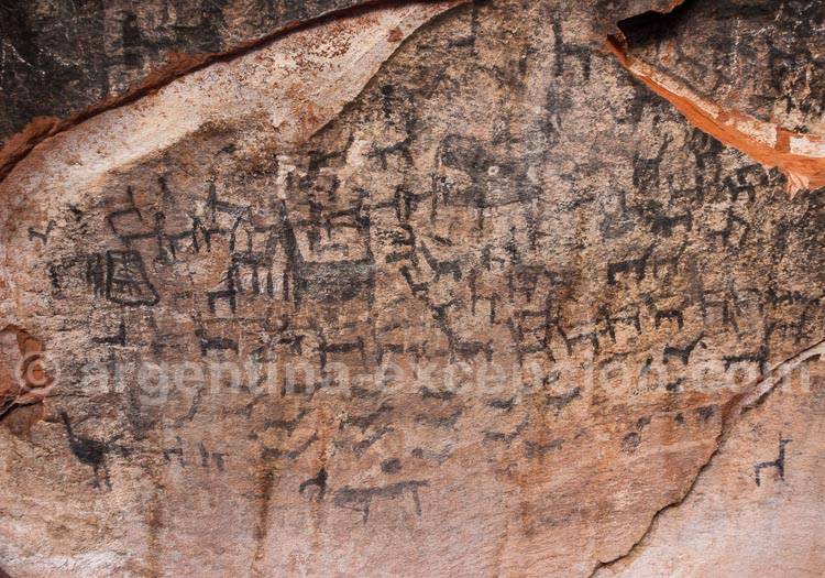 Art rupestre, lamas, cueva Inca, Quebrada Humahuaca Art rupestre, lamas, cueva Inca, Quebrada Humahuaca