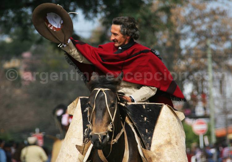Defilé anniversaire de la mort du Gral Guemes Defilé anniversaire de la mort du Gral Guemes