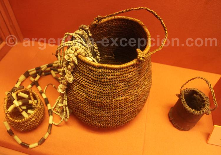 Ecope utilisée dans les embarcations. Musée Ambrosetti, Buenos Aires Ecope utilisée dans les embarcations. Musée Ambrosetti, Buenos Aires