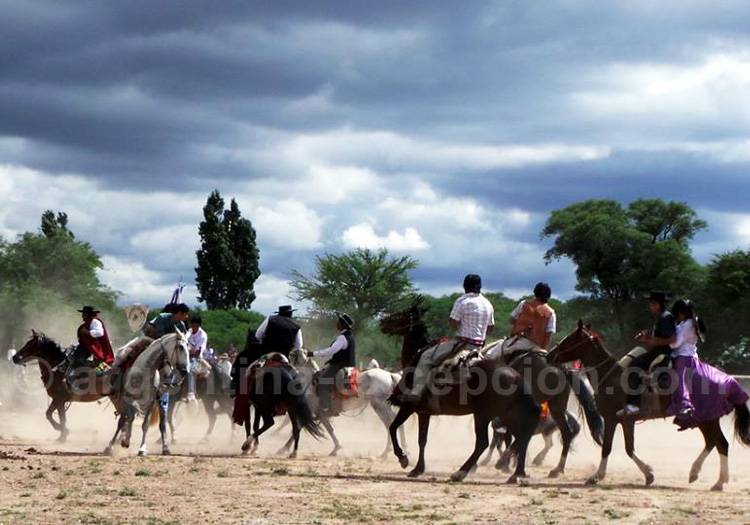 Joute équestre, Feria de la Pachamama - © Facebook Amaicha del Valle Joute équestre, Feria de la Pachamama - © Facebook Amaicha del Valle