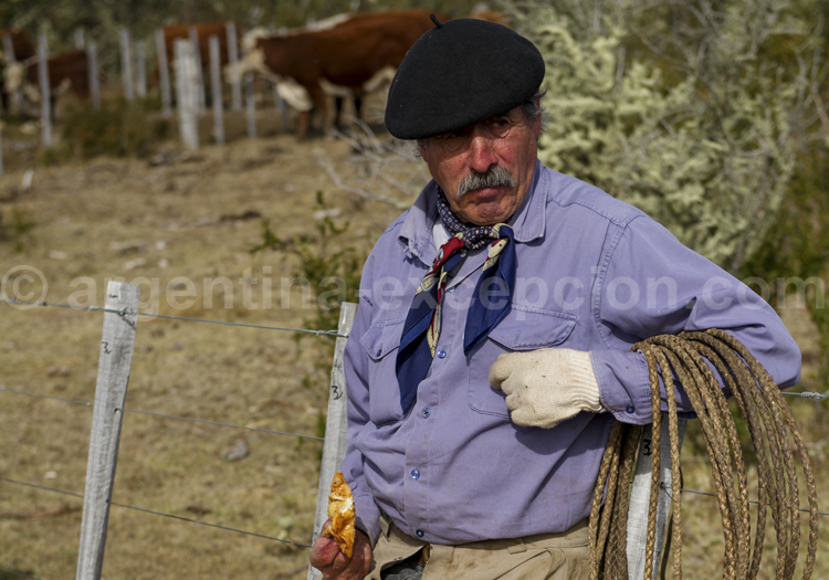 Un gaucho et son lasso Un gaucho et son lasso