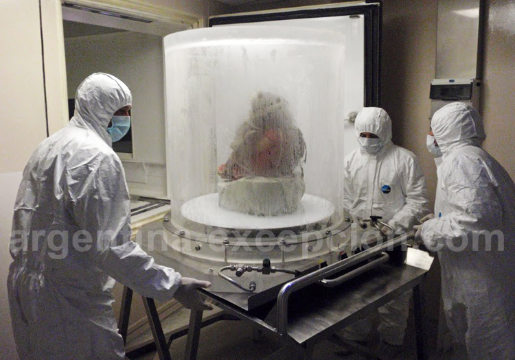 Chercheurs Llullaillaco. Credit Johan Reinhard chercheurs llullaillaco