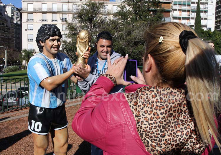 Statue de Diego Maradona, Recoleta Statue de Diego Maradona, Recoleta