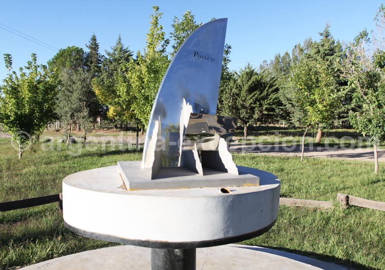 Monument en hommage à Guillaumet érigé par le consulat de France à Mendoza Monument en hommage à Guillaumet érigé par le consulat de France à Mendoza