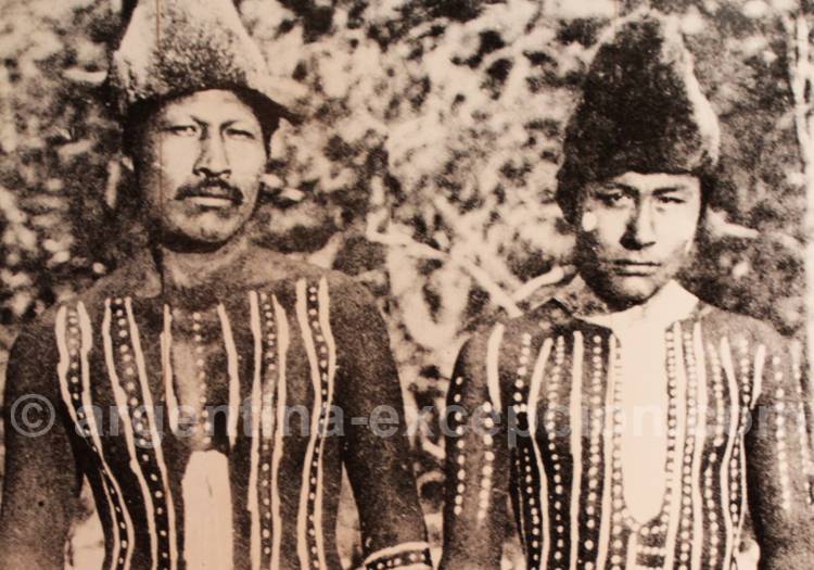 Peintures traditionnelles selknams, Terre de Feu. Musée Juan Ambrosetti Peintures traditionnelles selknams Terre de Feu Musée Juan Ambrosetti