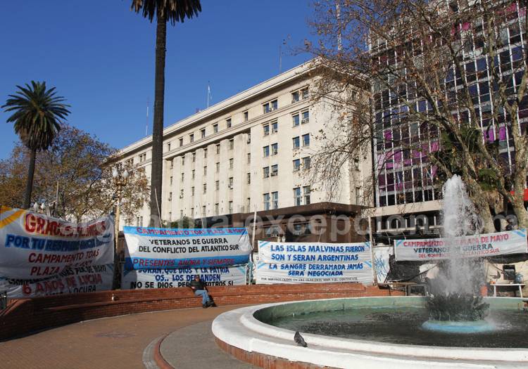 Place de Mai, le souvenir de la Guerre des Malvines Place de Mai, le souvenir de la Guerre des Malvines