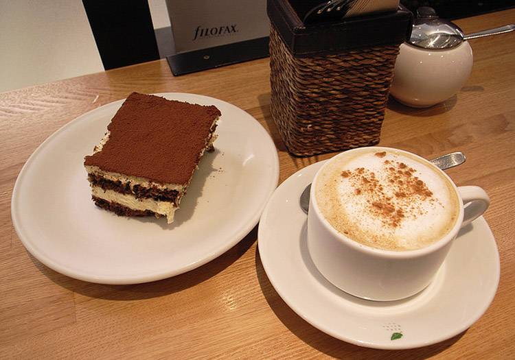 Tiramisu et café Crédits Flickr CC matsuyuki Tiramisu et café Crédits Flickr CC matsuyuki
