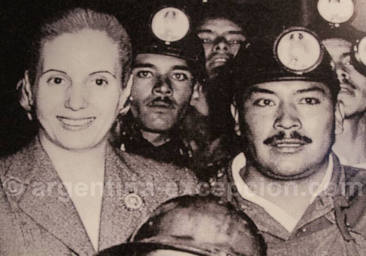 Evita avec des mineurs musée Evita de Buenos Aires Evita avec des mineurs musée Evita de Buenos Aires