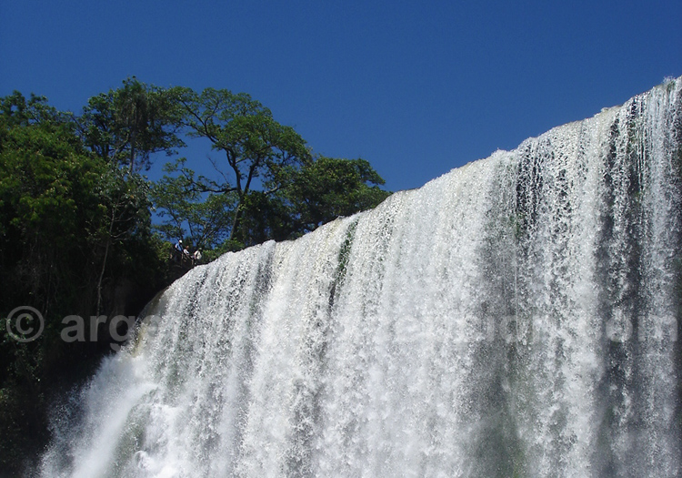 Les chutes d'Iguazú au clair de lune Les chutes d'Iguazú au clair de lune