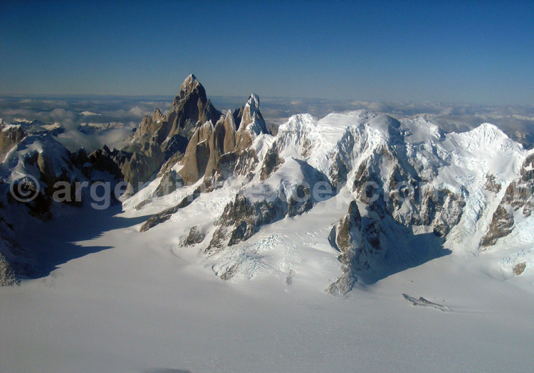 Le grand champ de glace Patagonique et face ouest du Fitz Roy Le grand champ de glace Patagonique et face ouest du Fitz Roy