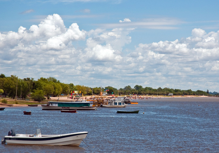 Balade à Colón, rive du fleuve Uruguay CC Flickr Phillip Capper Balade à Colón, rive du fleuve Uruguay