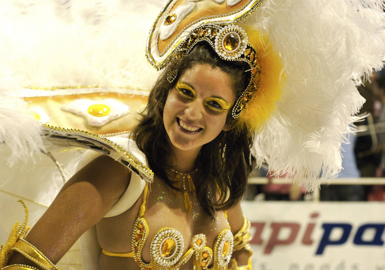 Danseuse au carnaval de Gualeguaychu. CC Flickr Kevin Jones Danseuse au carnaval de Gualeguaychu