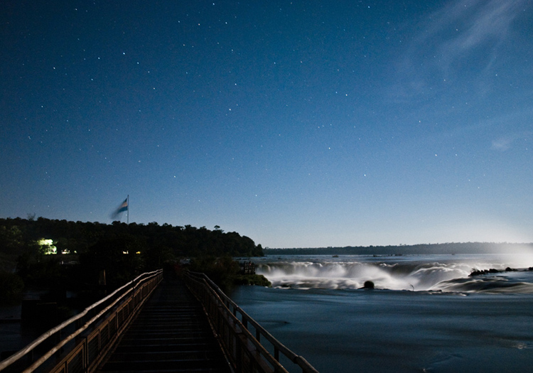 Sous le clair de lune d'Iguazú Sous le clair de lune d'Iguazú