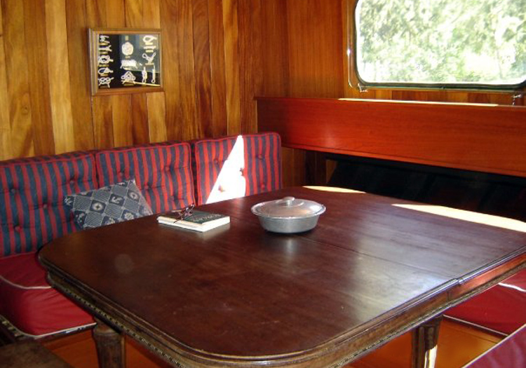 Intérieur du bateau La Bruma Intérieur du bateau La Bruma