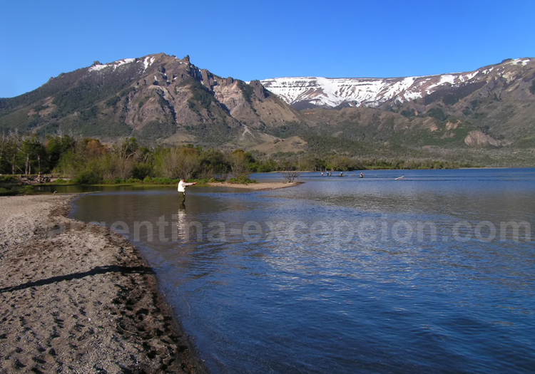 Pêche à Neuquen, lac Meliquina Pêche à Neuquen, lac Meliquina