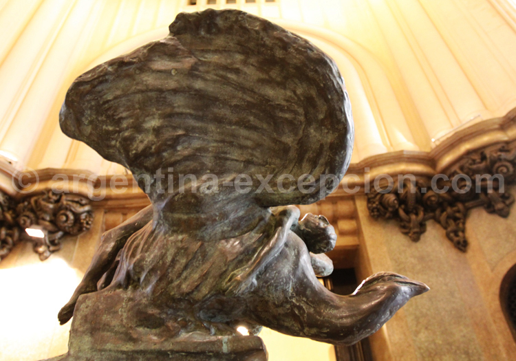 La réplique de la statue de Palanti La réplique de la statue de Palanti