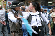 Des danseurs à la Feria de Mataderos danseurs Feria de Mataderos