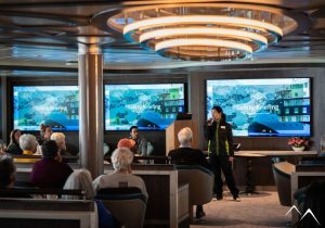 briefing à bord d'un bateau de croisière en direction de l'Antarctique