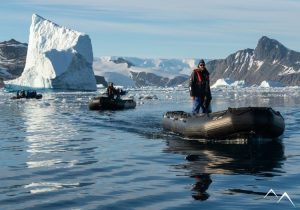 débarquement en zodiac lors d'une croisière en Antarctique