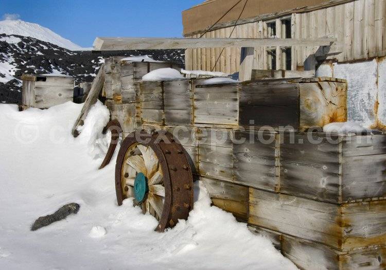 Restes de l'expédition de Shackleton en 1907-1909, Cape Royd, Antarctique © Dan Leeth Restes de l'expédition de Shackleton en 1907-1909, Cape Royd, Antarctique © Dan Leeth