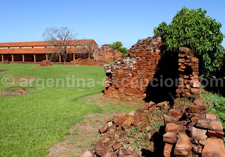Ruines jésuites de San Cosme y San Damián Ruines jésuites de San Cosme y San Damián
