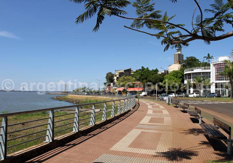 Avenue Costanera à Posadas Avenue Costanera à Posadas