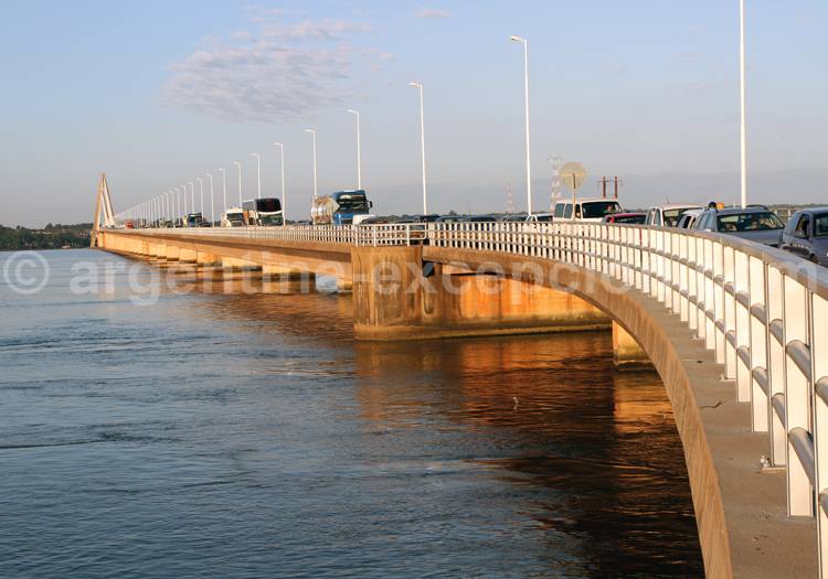 Pont San Roque Gonzalez de Santa Cruz reliant Encarnación et Posadas Pont San Roque Gonzalez de Santa Cruz reliant Encarnación et Posadas