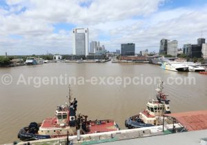 Vue d'ensemble sur la rive de Puerto Madero