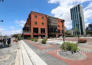 restaurants et immeubles de la rive de Puerto Madero